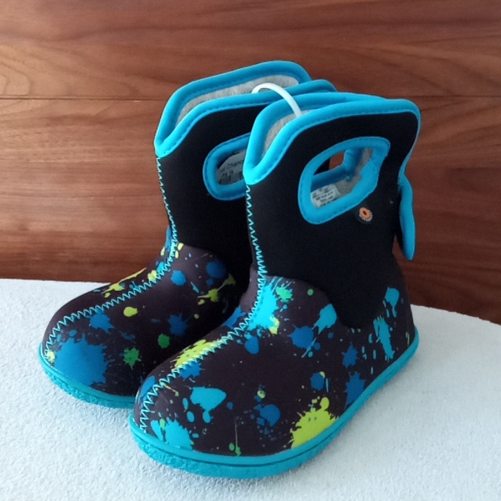 Lightly used Baby BOGS BOOTS SIZE 8
